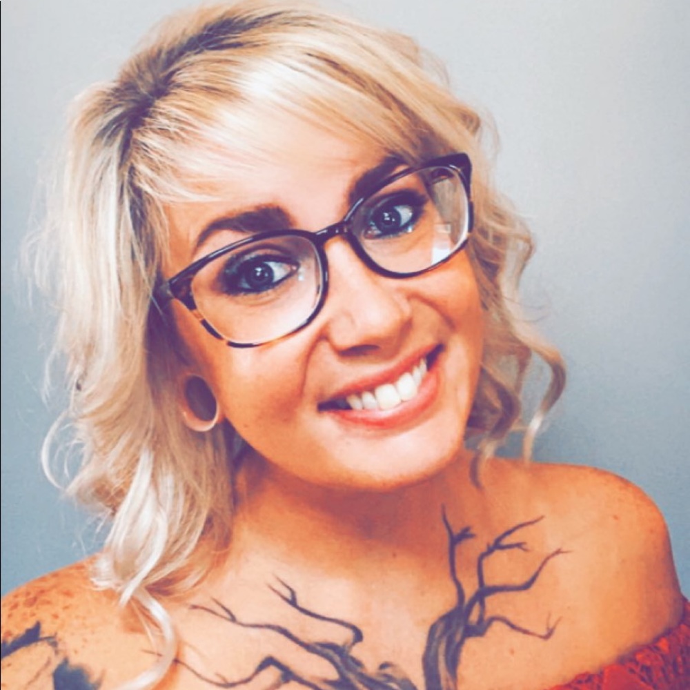 Meet your Posher, Leeah